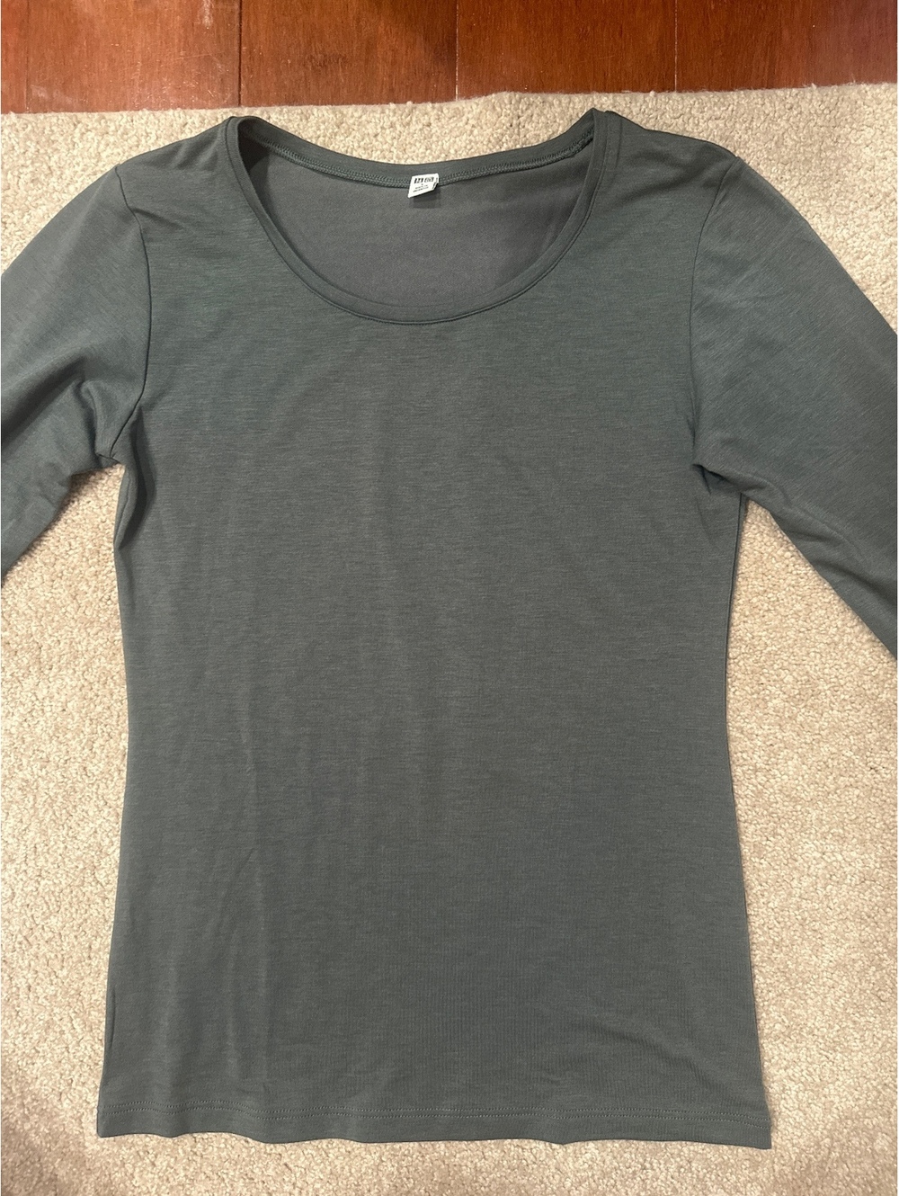 (5)Uniqlo Women's Gray Long Sleeve Scoop Neck Shirt Size S